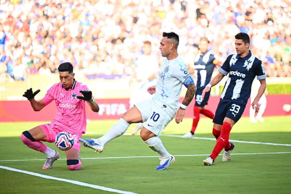 半场战报：法兰克福0-0沃尔夫斯堡