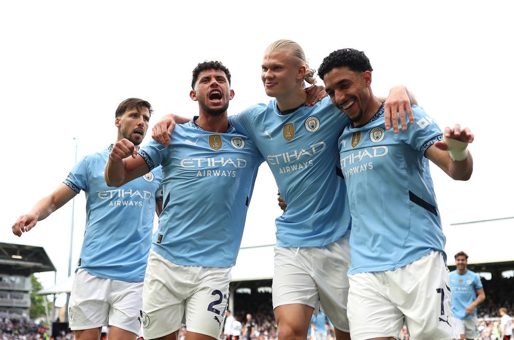 英超半场：西蒙斯传射，里沙利松破门，热刺2-0布伦特福德